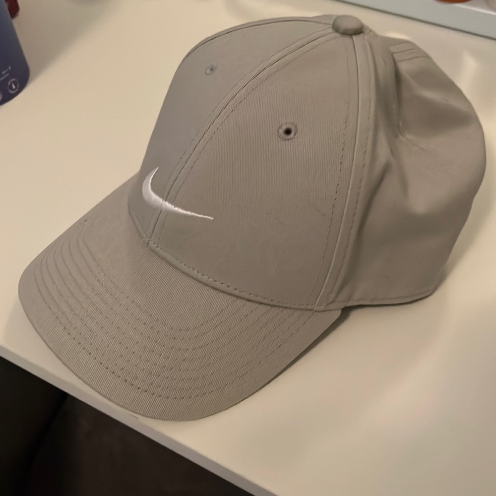 NWOT gray Nike baseball hat